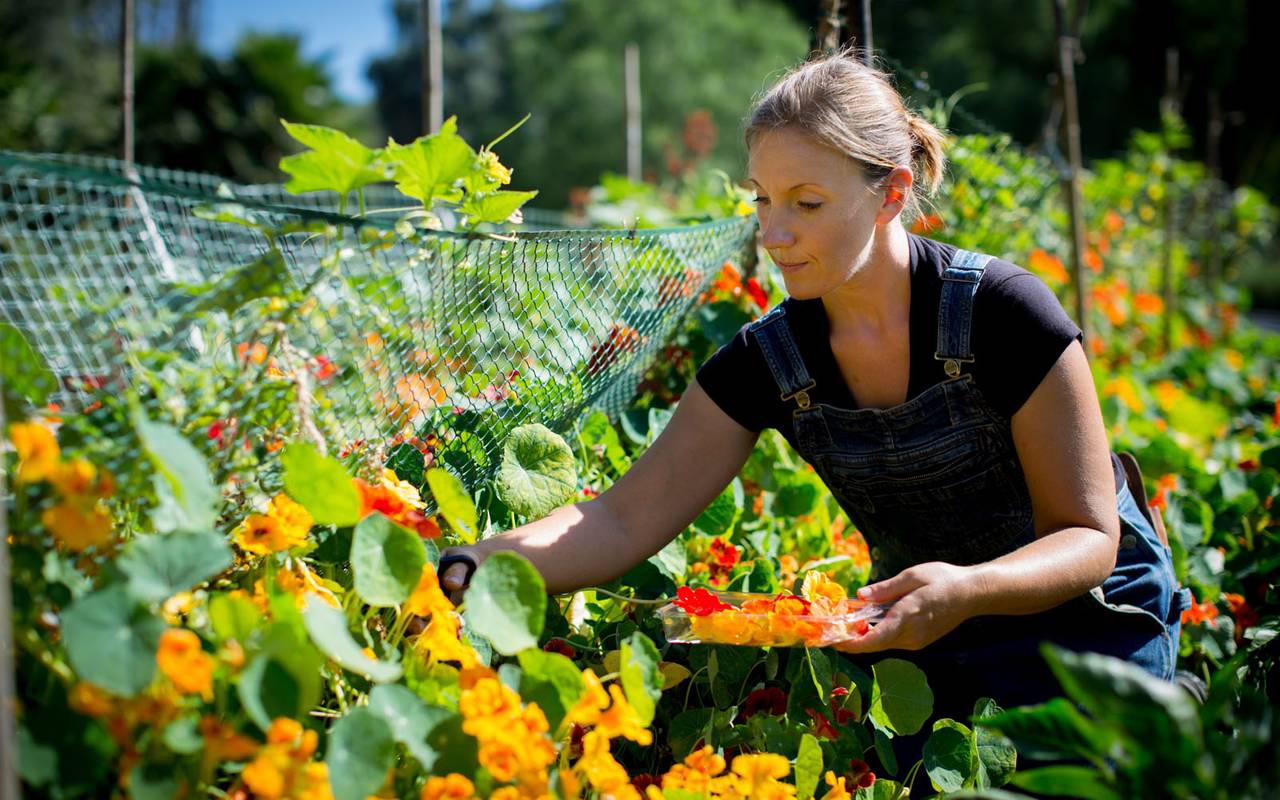 Molly ist gerne in der freien Natur und kümmert sich um die Tiere.