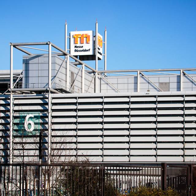 Ein Außenbild der Messehalle 6 auf dem Gelände der Düsseldorfer Messe in Stockum.