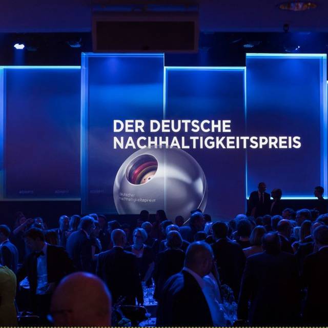 Deutscher Nachhaltigkeitspreis: Die Bühne im Maritim-Hotel während der Preisvergabe