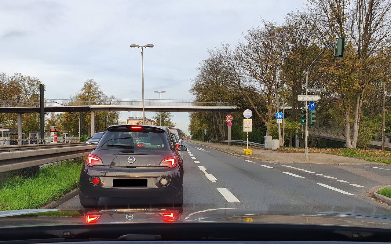 Stau auf der Umweltspur auf der Werstener Straße.