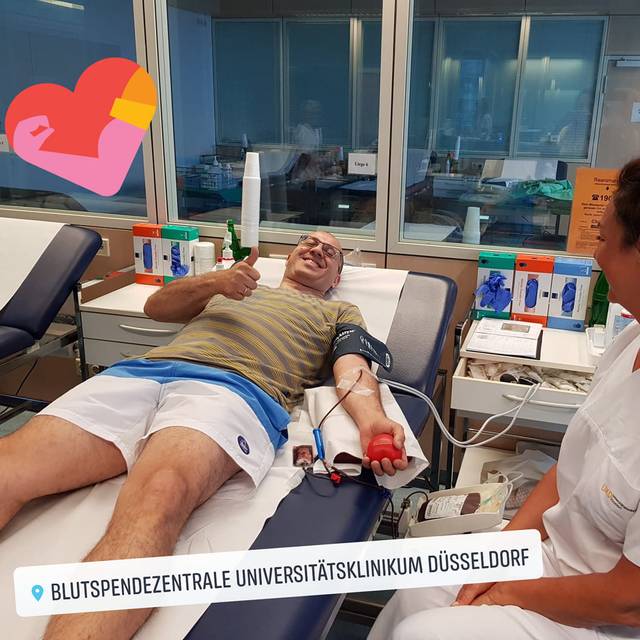 Ein Blutspender, der beim Blutspendetag von Antenne Düsseldorf in der Uni-Klinik Blut spendet.