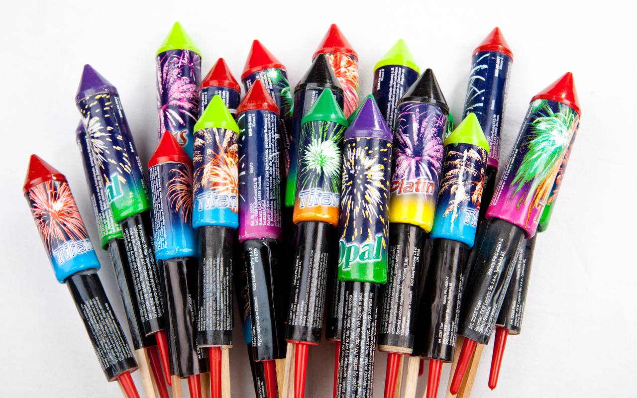 Silvesterraketen mit bunten Bildern