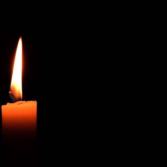 Eine rote Trauerkerze.