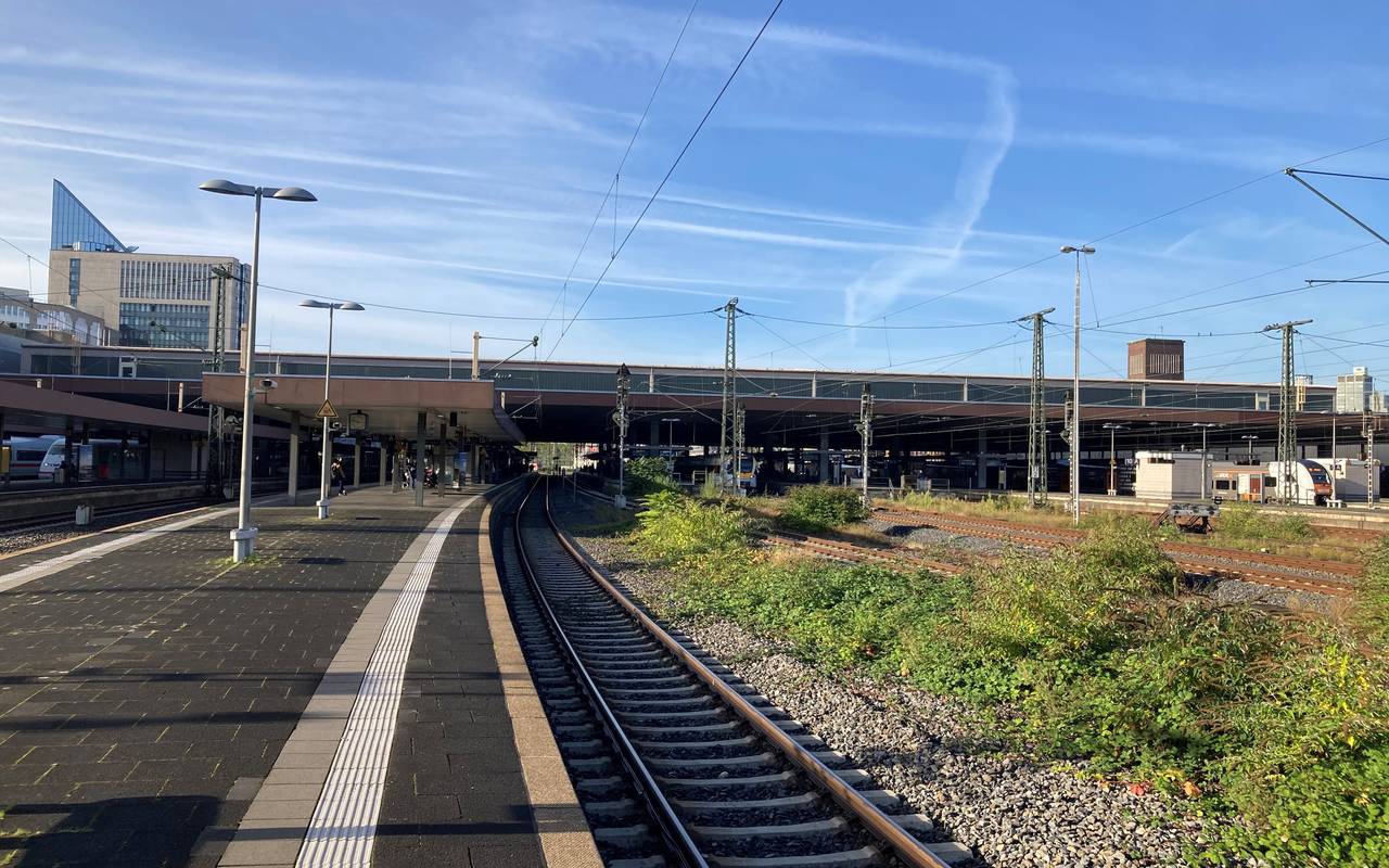 Blick vom Gleis in Richtung Hauptbahnhof.