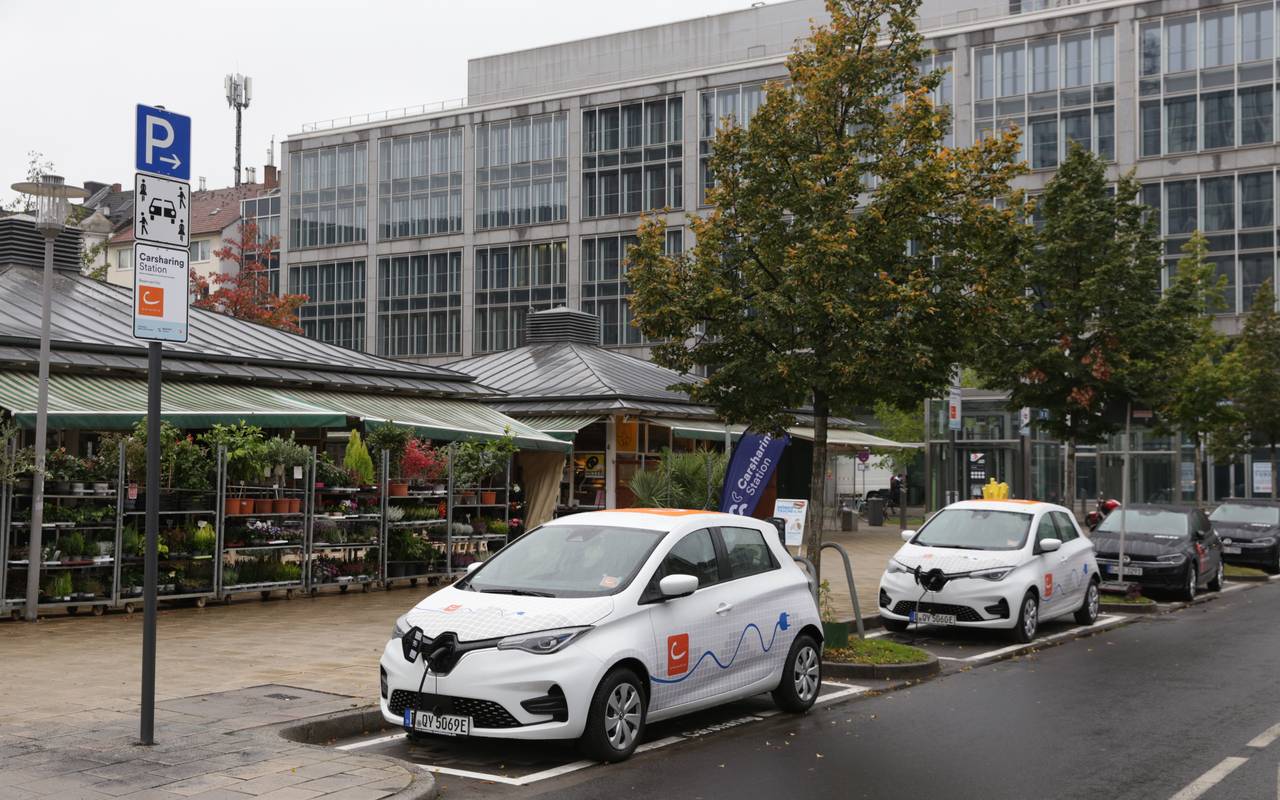 Die MobilitätStation am Kirchplatz besteht aus unterschiedlichen Komponenten: hier die für das Carsharing.