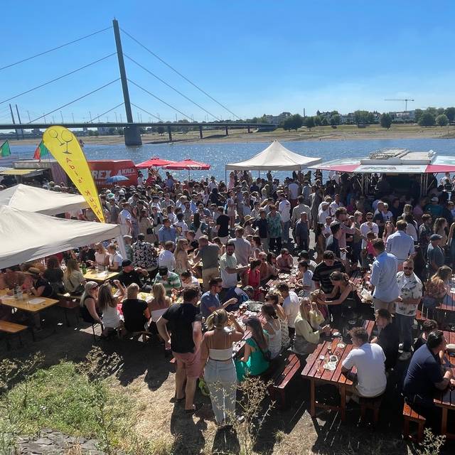 Impressionen vom Fischmarkt am Tonhallenufer in Düsseldorf.