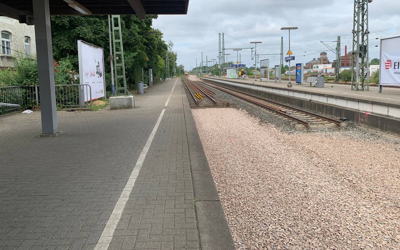 Der Gerresheimer S-Bahnhof mit Gleisen, die allerdings noch unvollständig sind. Das ist ein Bild der Bauarbeiten vor einigen Monaten.