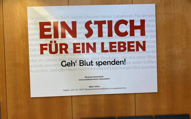 "Ein Stich für ein Leben" - ein Hinweiszettel, der auf Blutspende aufmerksam macht.