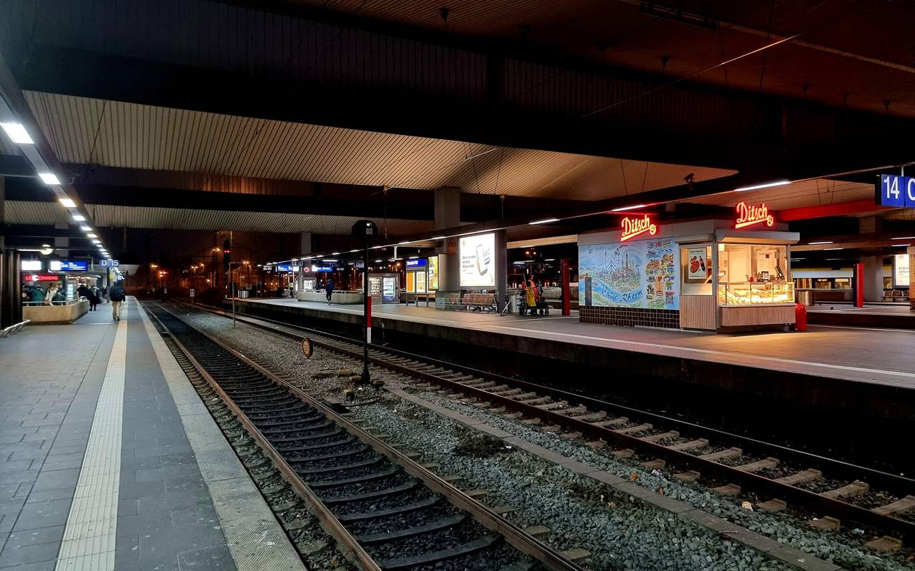 Leere Bahnsteige im Düsseldorfer Hauptbahnhof.