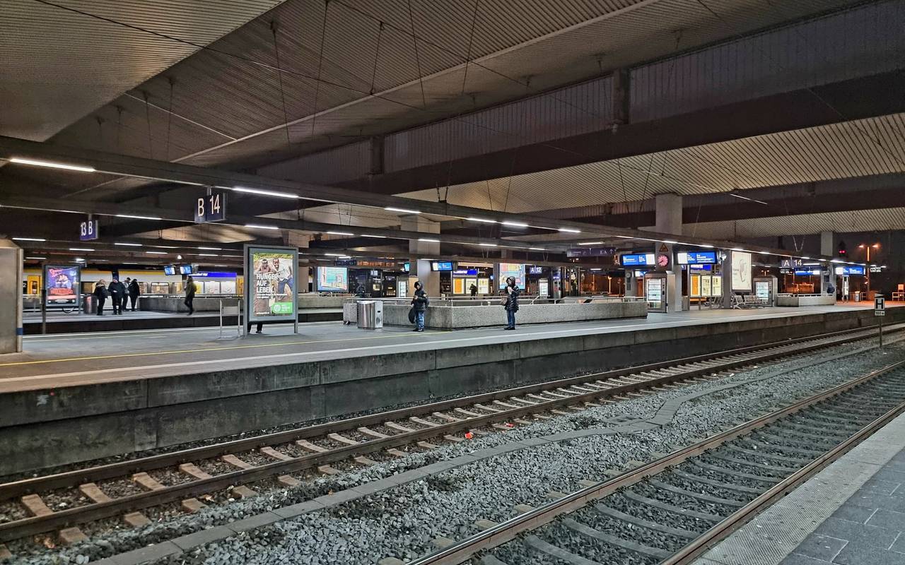 Leere Bahnsteige im Düsseldorfer Hauptbahnhof.