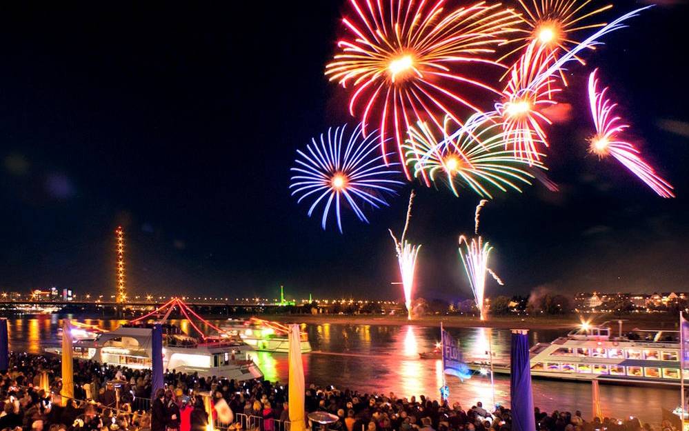 Feuerwerk an den Kasematten am Rhein
