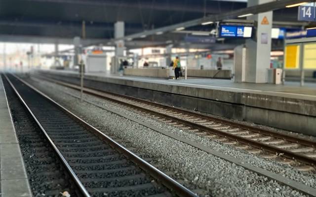 Zugverspätung Düsseldorf Hbf. Leere Gleise am Düsseldorfer Hauptbahnhof