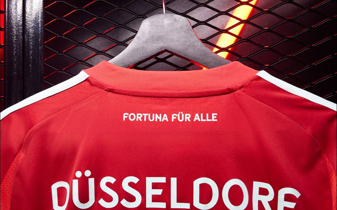 Das Heimtrikot von Fortuna Düsseldorf aus der Saison 2024/25.