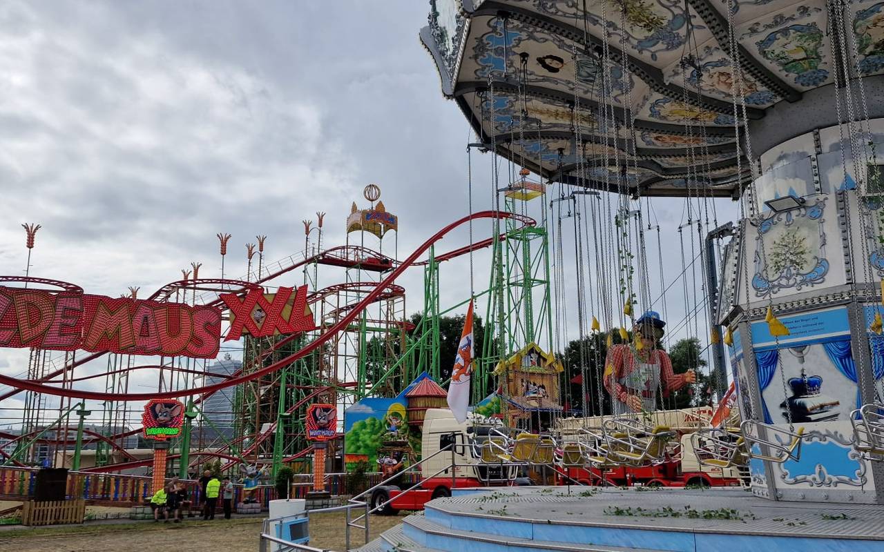 Fahrgeschäfte der größten Kirmes am Rhein.
