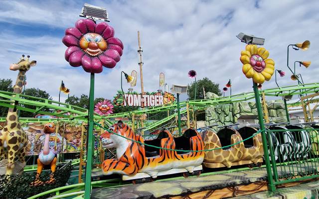 Das Fahrgeschäft "Tom der Tiger" auf der Rheinkirmes in Düsseldorf.