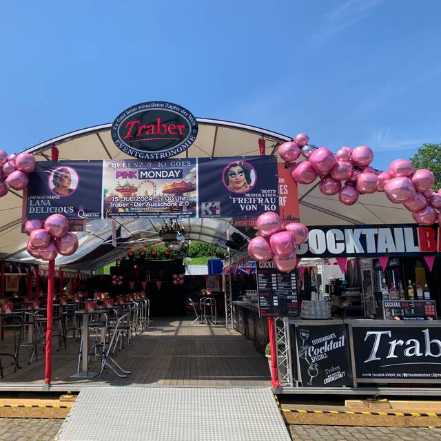 Pink-Monday im Traber-Zelt auf der Rheinkirmes in Düsseldorf.
