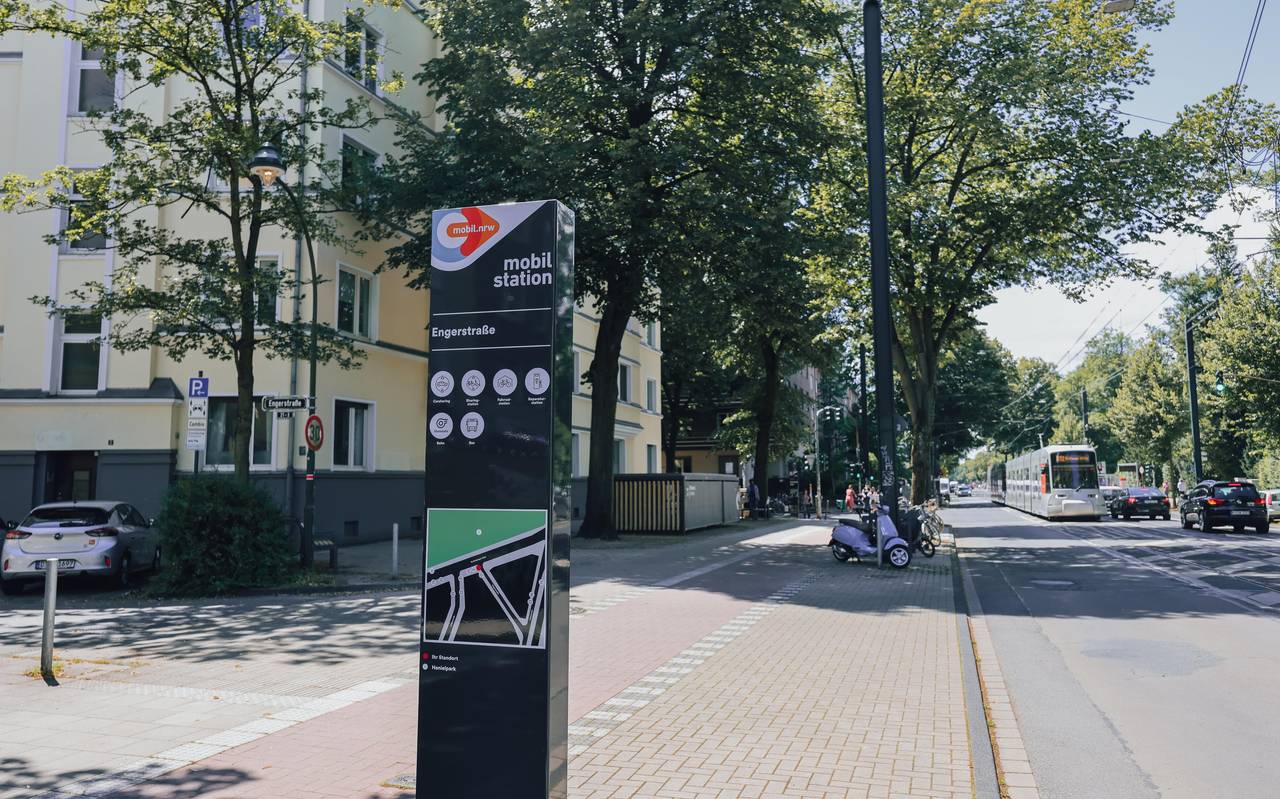 Ein Hinweis auf eine Mobilitätsstation in Flingern.