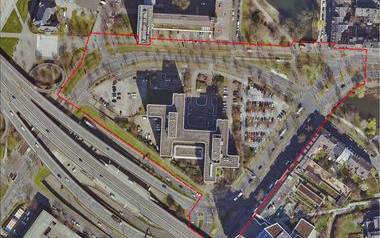 Ein Luftbild zeigt das Düsseldorfer Regierungsviertel. Rot umrandet ist der Bereich, der umgebaut werden soll.