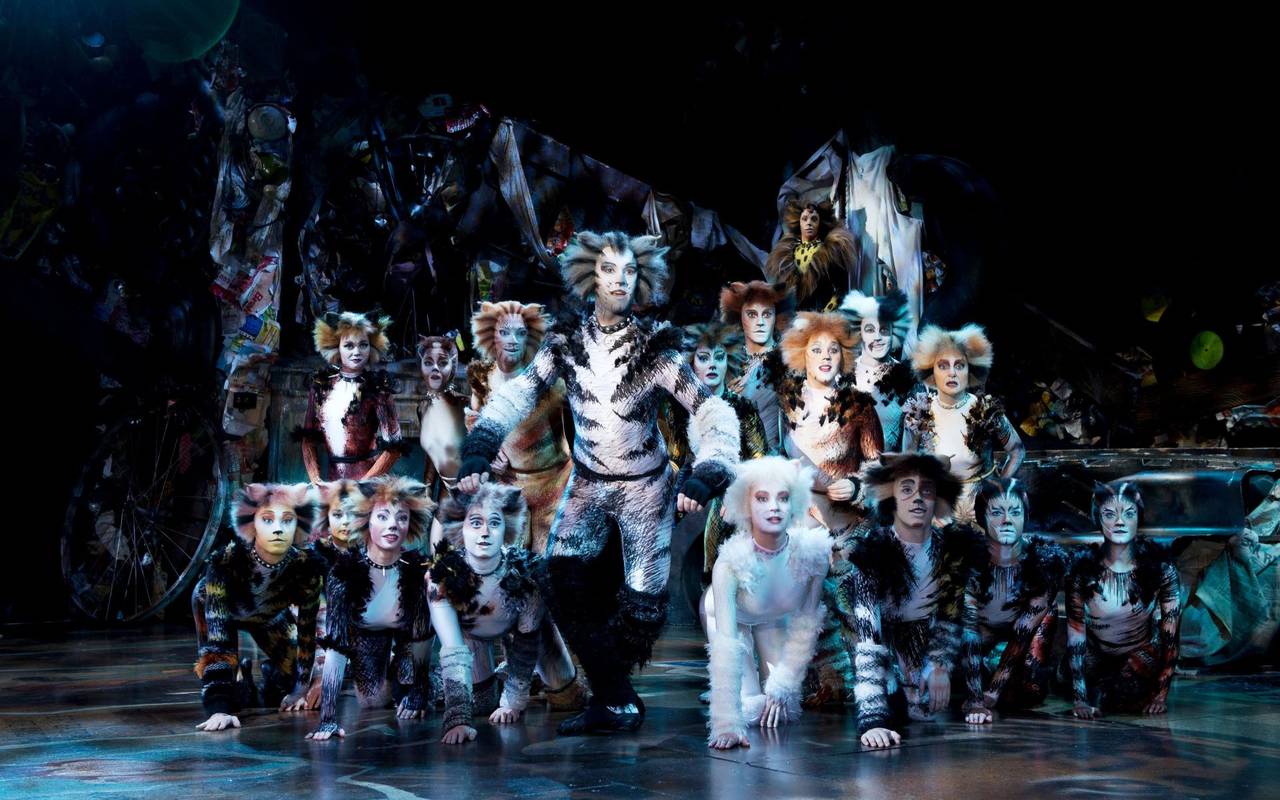 Ein Bühnenausschnitt aus dem Musical Cats.