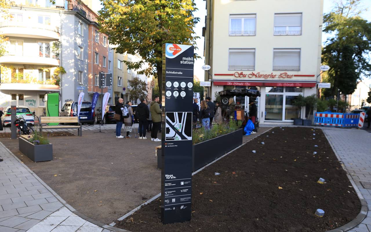Eine Mobilitätsstation im Stadtgebiet von Düsseldorf.