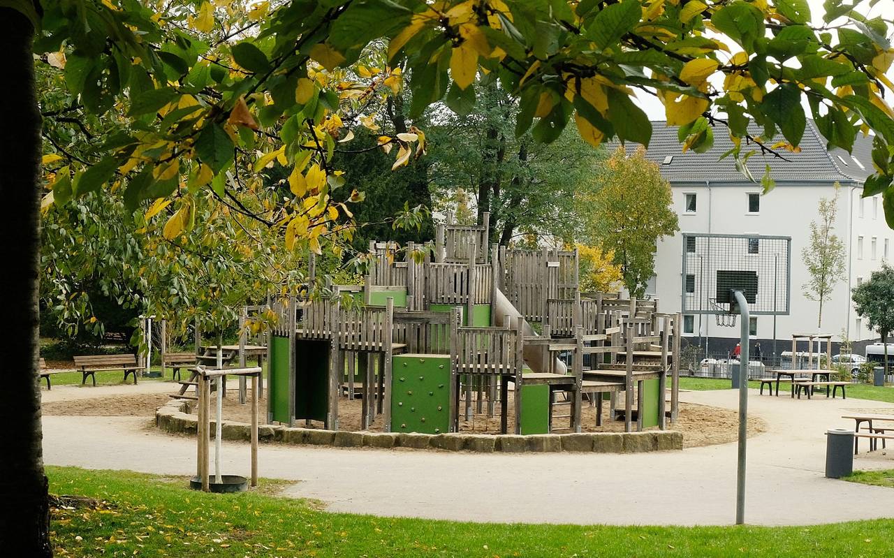 Zu sehen ist die neu gestaltete Grünanlage am alten Gerresheimer Friedhof.
