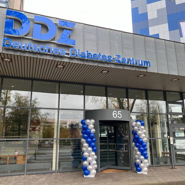 Eingang des deutschen Diabetes Zentrums in Oberbilk beim 60-jährigen Jubiläum