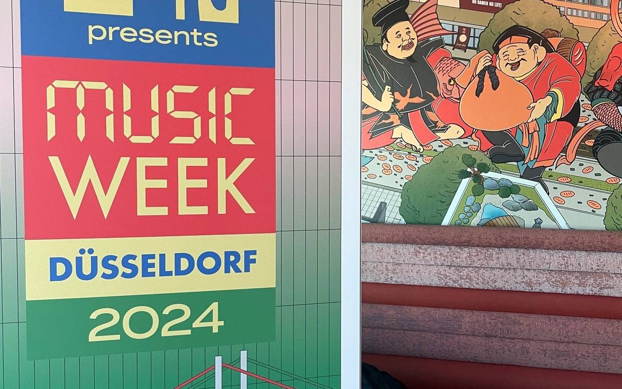 Music Week 2024 in Düsseldorf. Ein Banner mit dem Logo für die Music Week 2024.