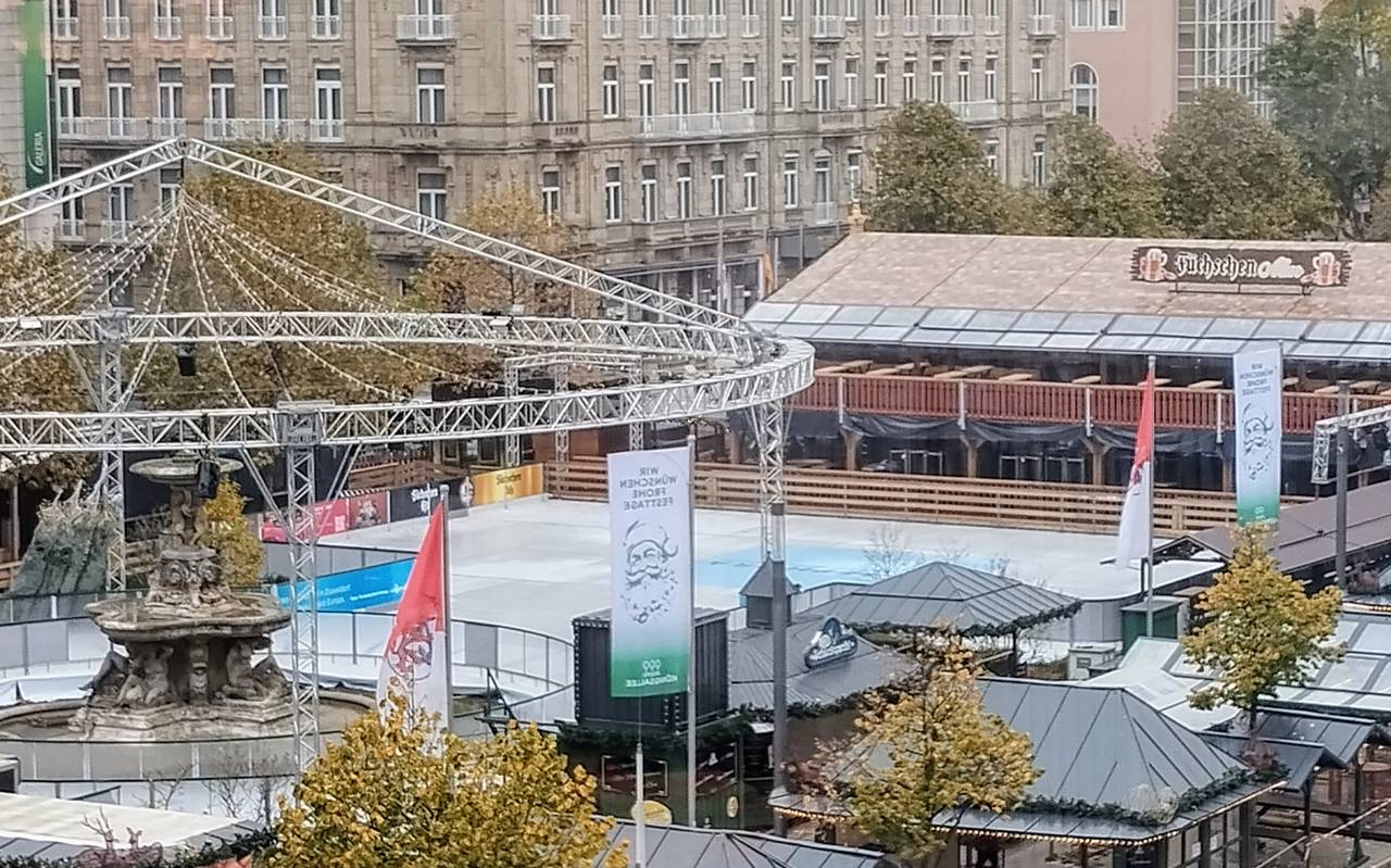 Eisbahn "Kö on Ice" auf dem Corneliusplatz ab dem 8.11.2024.
