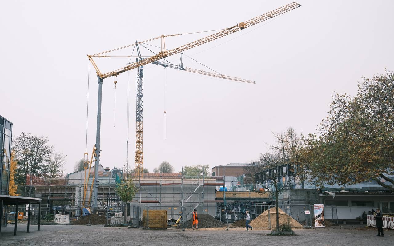Baustelle mit Kran, Richtfest am Geschwister-Scholl-Gymnasium