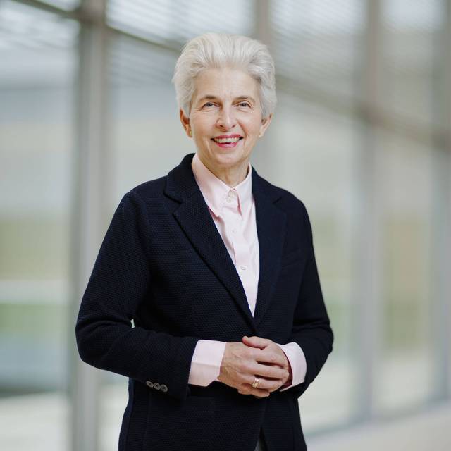 Die Düsseldorferin Marie-Agnes Strack-Zimmermann lächelt in die Kamera. Sie sitzt für die FDP im Europaparlament.