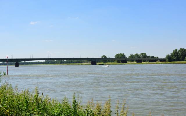 Die Kardinal-Frings-Brücke, die auch Düsseldorf Südbrücke genannt wird.