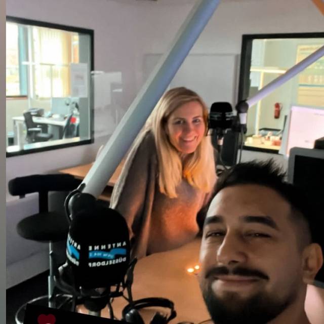 Zejhun Demirov und Claudia Monréal im Studio von Antenne Düsseldorf