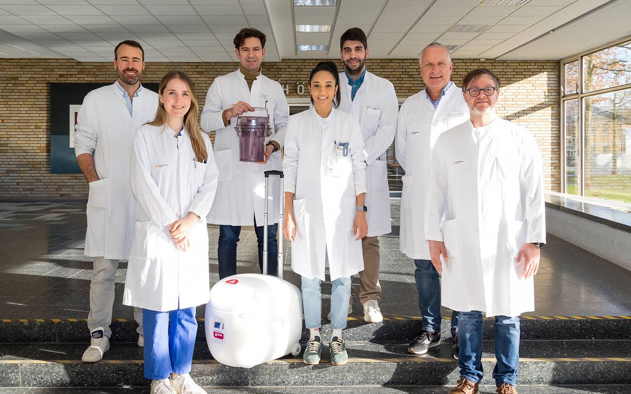 Mediziner der Uni-Klinik. Versammelt sind Experten zum Thema Herztransplantationen.