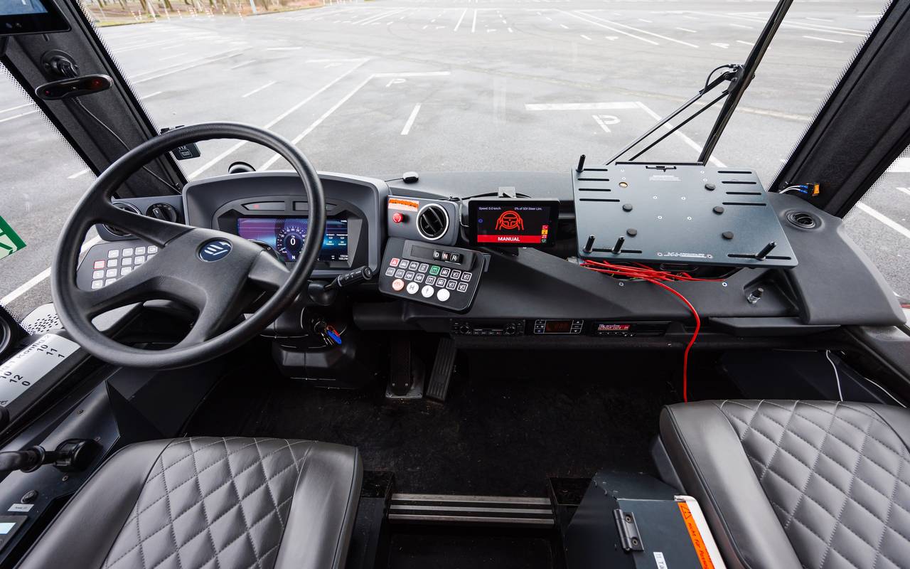 Die Lenkeinheit eines selbstfahrenden Shuttles der Rheinbahn. Bei der Innovationsmesse XPONENTIAL 2025 wird es vorgestellt und zwischen Messeparkplatz und Messehallen unterwegs sein.