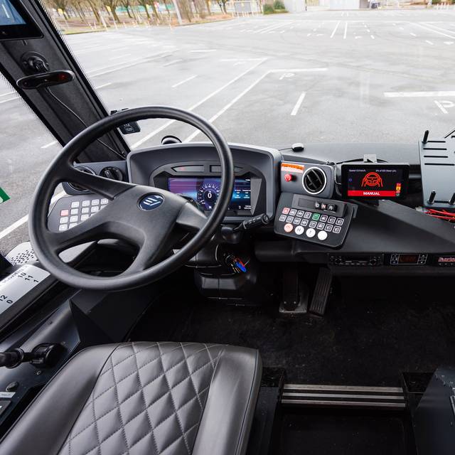 Die Lenkeinheit eines selbstfahrenden Shuttles der Rheinbahn. Bei der Innovationsmesse XPONENTIAL 2025 wird es vorgestellt und zwischen Messeparkplatz und Messehallen unterwegs sein.