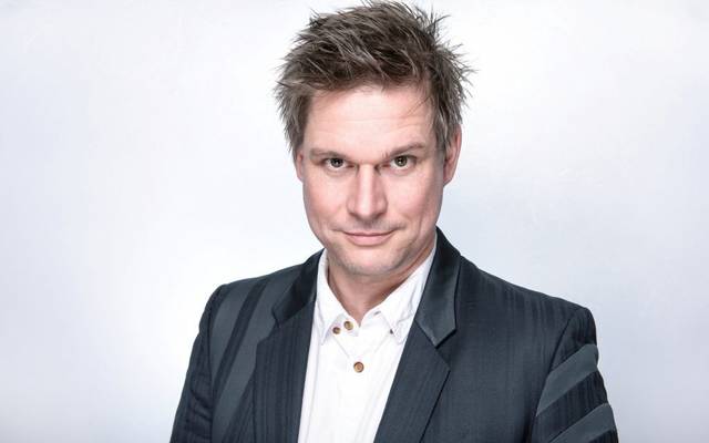 Kabarettist Jens Neutag. Er ist immer freitags bei Antenne Düsseldorf in der Rubrik Neutag spricht Tacheles zu hören.