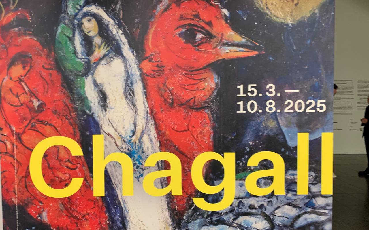 Ein Plakat, das auf die Chagal-Ausstellung in Düsseldorf hinweist.