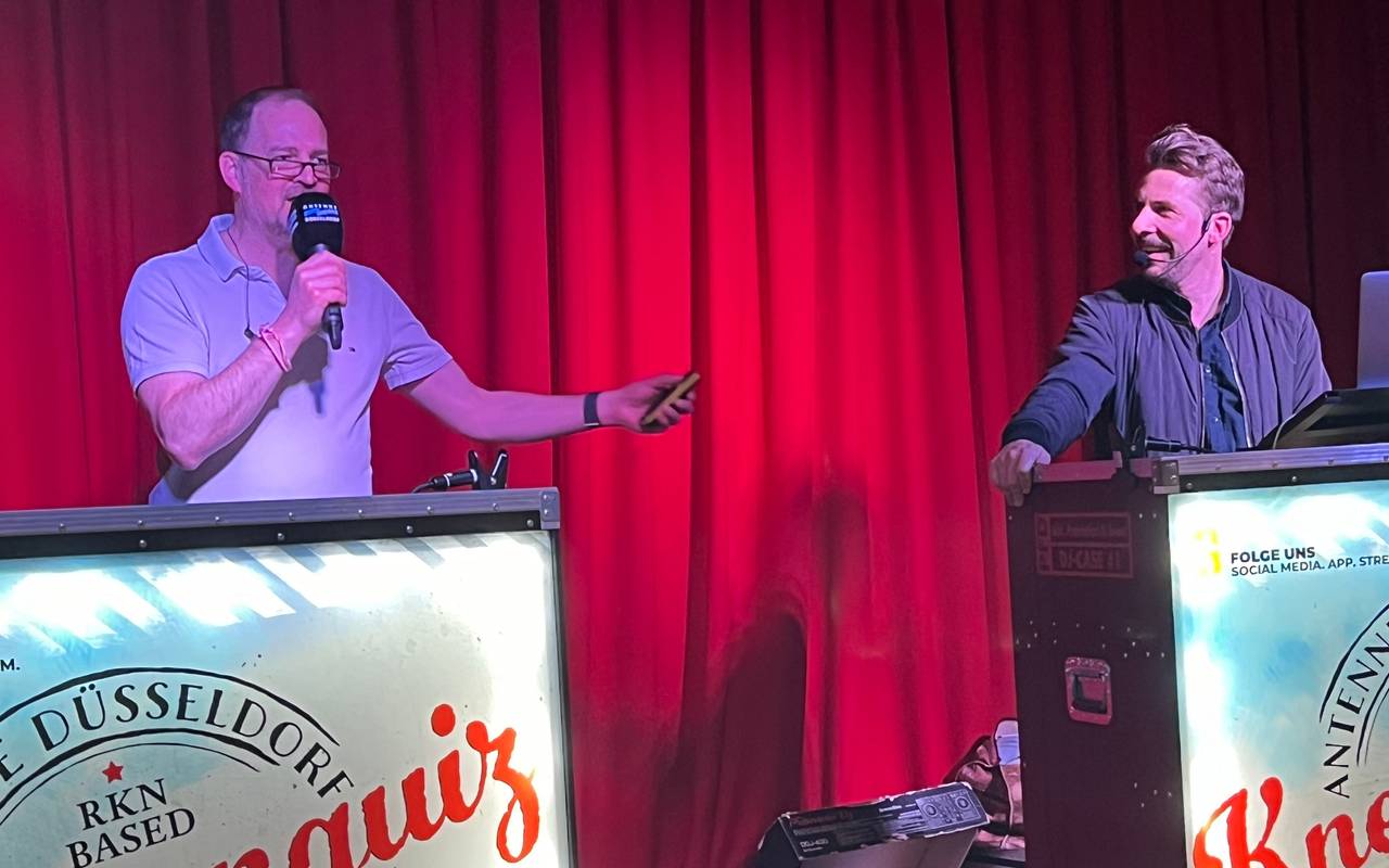 Die Moderatoren beim Antenne-Düsseldorf-Kneipenquiz Vol. 6 - Christian Zeelne und Arne Klüh