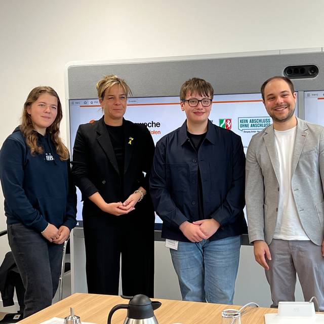 Pressekonferenz zu den Ferien-Praktikumswochen in den Sommerferien mit Wirtschaftsministerin Mona Neubaur