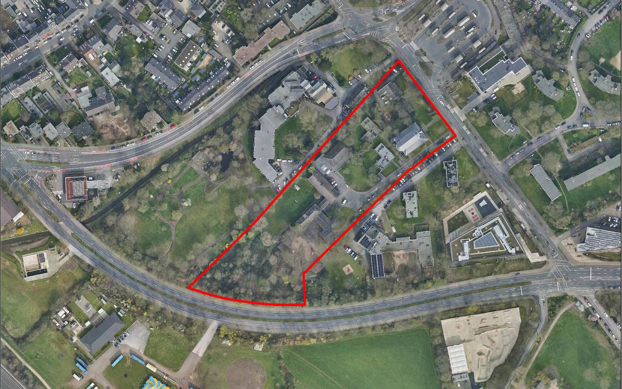 Luftbild aus Eller. Hier ist das Grundstück Schlossallee Ecke Heidelberger Straße zu sehen, auf dem neue Wohnungen geplant sind.