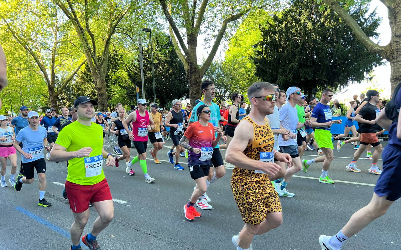 Tausende von Läuferinnen und Läufer waren beim Marathon in Düsseldorf mit dabei.