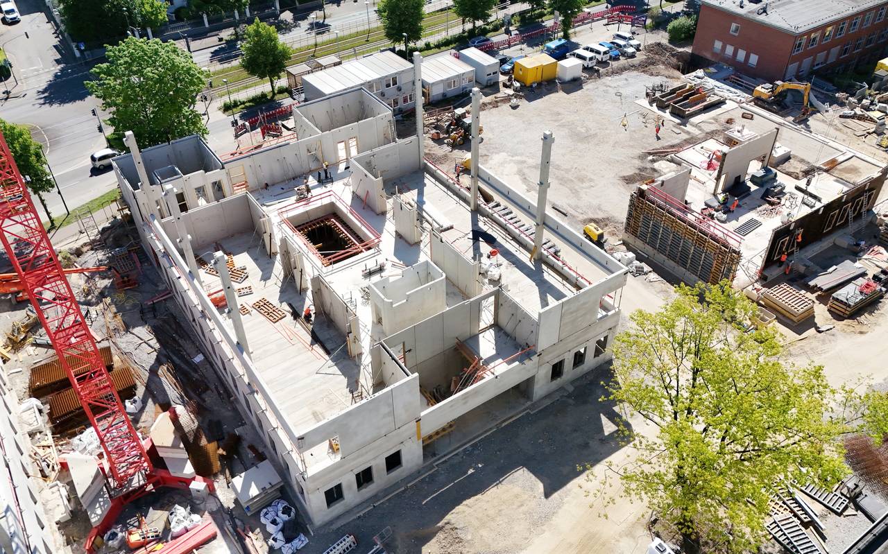 Große Baustelle an der Siegburger Straße in Oberbilk von oben fotografiert. Grundsteinlegung für die Erweiterung der dortigen Schulen.