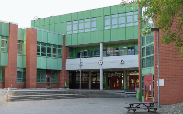 Das Gebäude des Schloß-Gymnasiums Benrath an der Hospitalstraße 45.