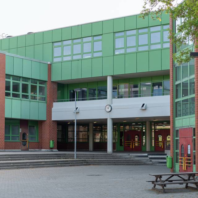 Das Gebäude des Schloß-Gymnasiums Benrath an der Hospitalstraße 45.