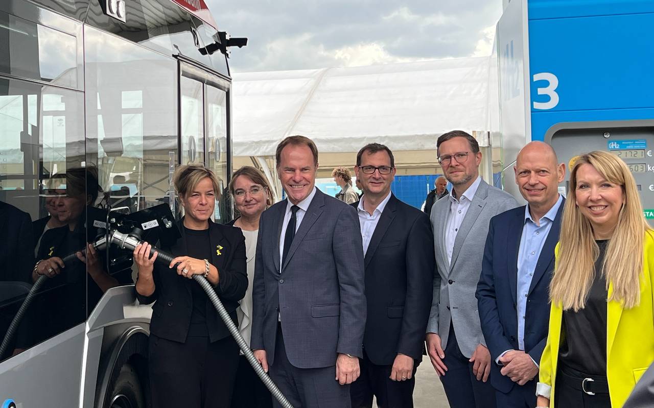 Eröffnung der neuen Wasserstofftankstelle am Höherweg in Flingern.