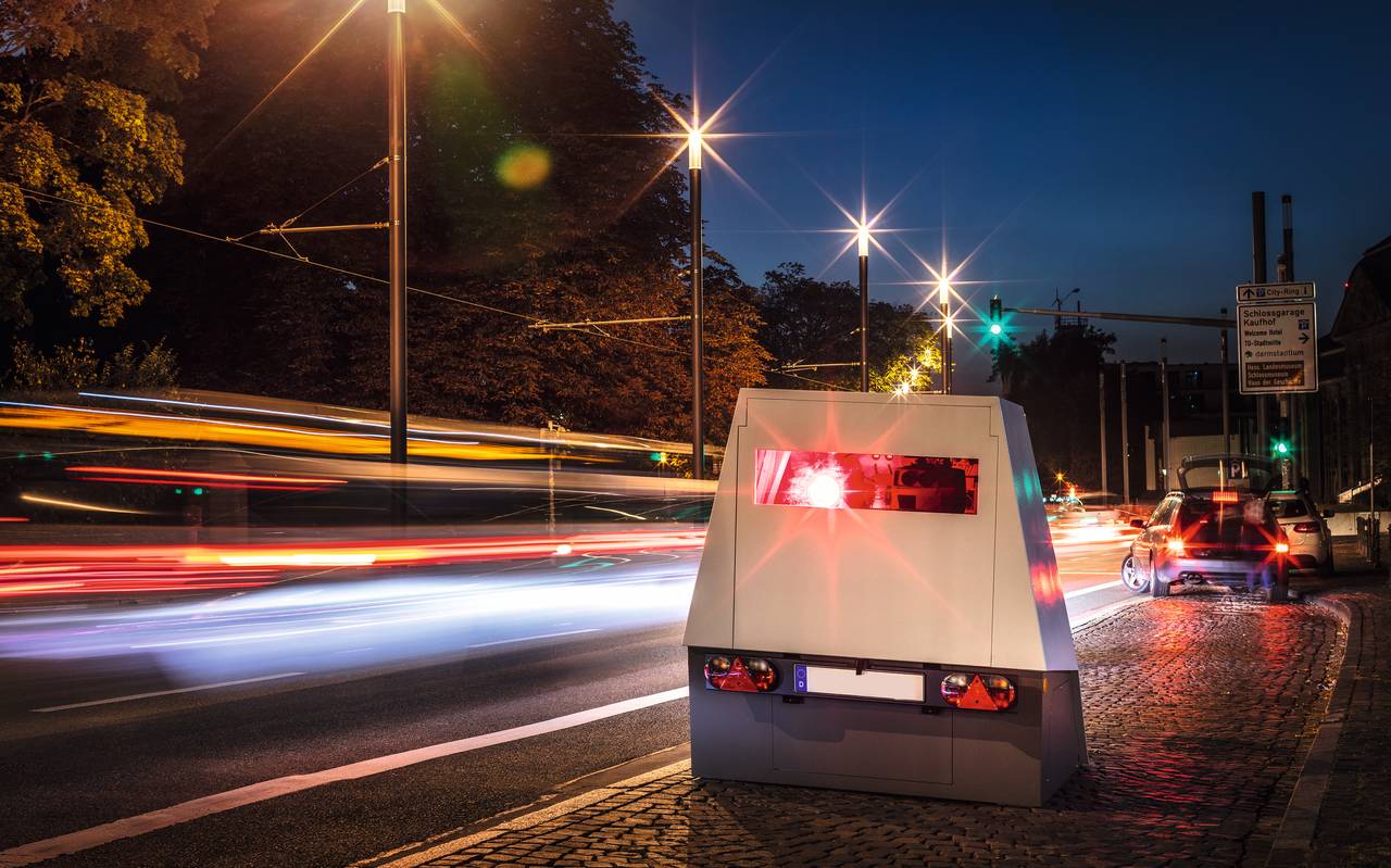 Ein mobiler Blitzer-Wagen, der regelmäßig in Düsseldorf zum Einsatz kommt.