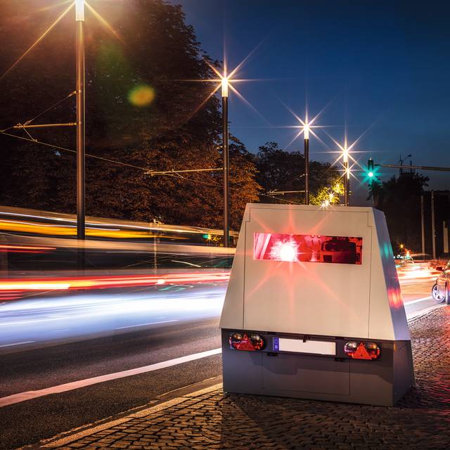 Ein mobiler Blitzer-Wagen, der regelmäßig in Düsseldorf zum Einsatz kommt.