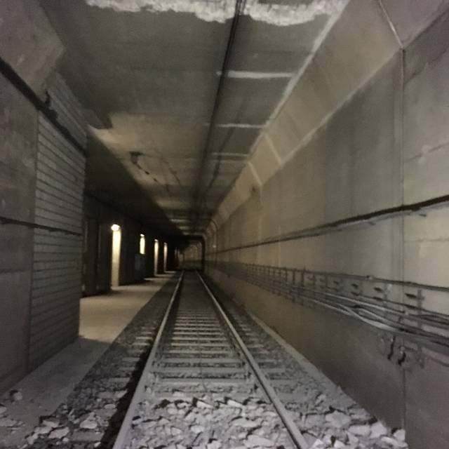 Ein leerer U-Bahn-Tunnel