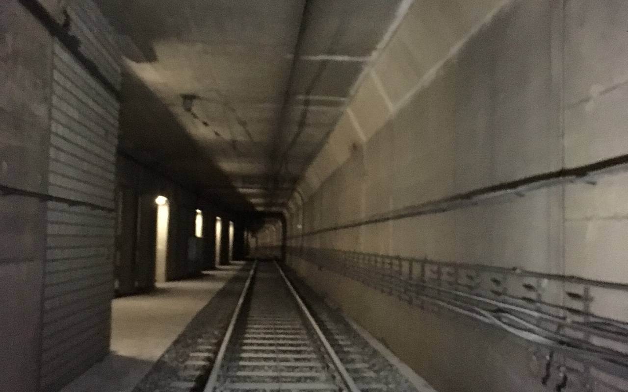 Ein leerer U-Bahn-Tunnel