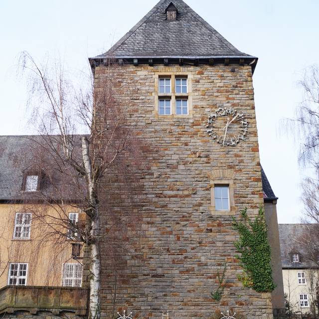 Der Turm der Bergischen Kaserne in Hubbelrath